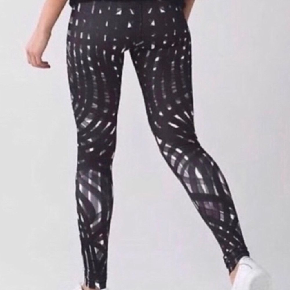 Lululemon wunder under size 6